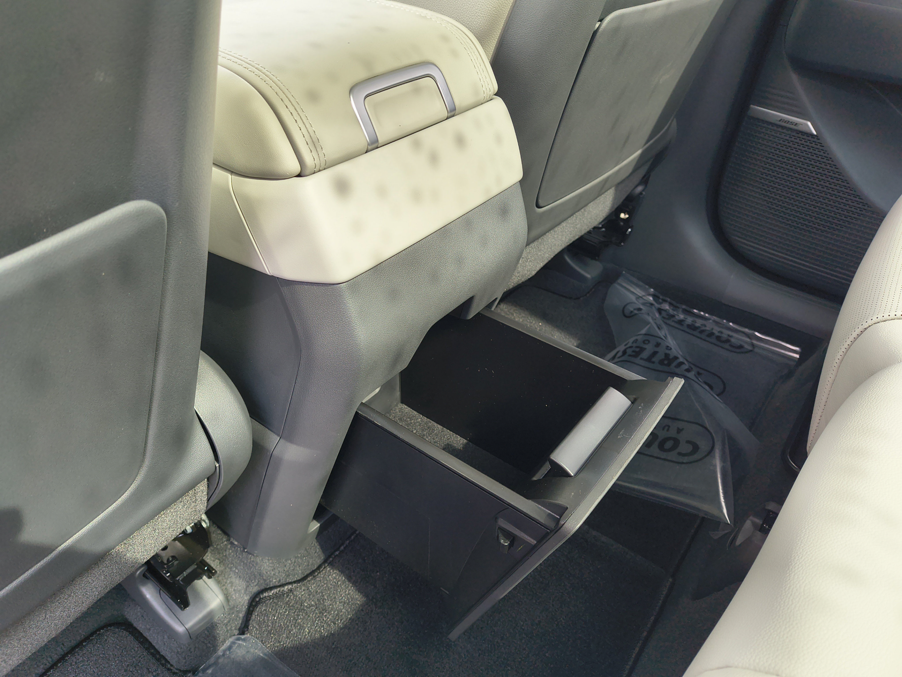 New 2027 Hyundai Santa Fe Limited FWD image 16