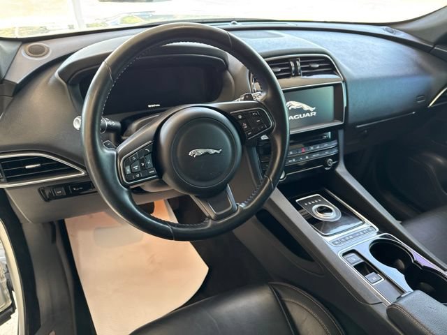 Used 2017 Jaguar F-PACE Prestige AWD/4WD image 13