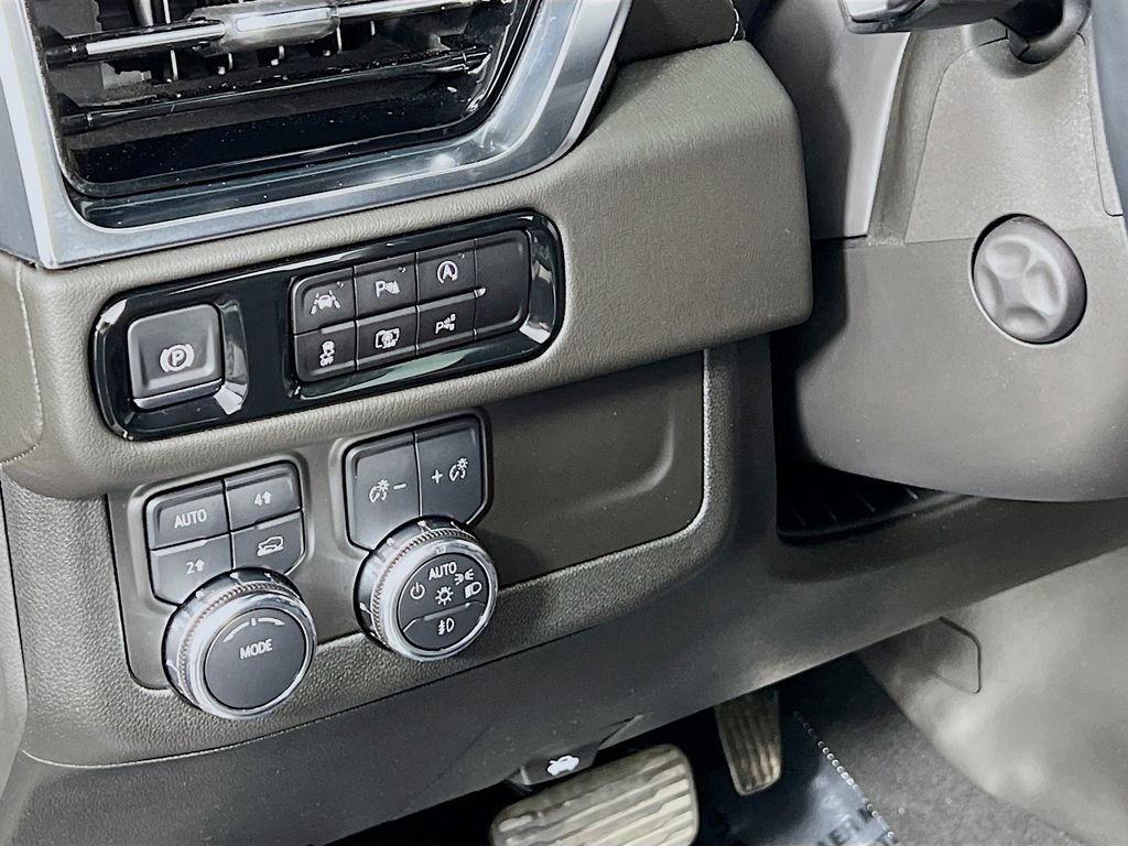 Certified 2025 GMC Yukon Denali w/ Sun & Power Step Package AWD/4WD image 9