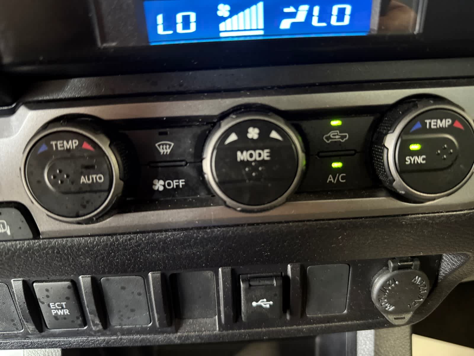 Used 2023 Toyota Tacoma SR AWD/4WD image 17