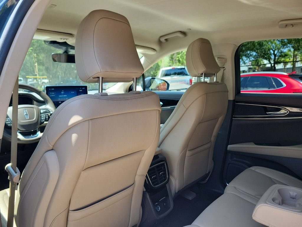 Used 2023 Lincoln Nautilus FWD w/ Premium Package image 9