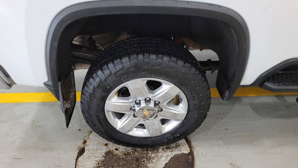 Used 2021 Chevrolet Silverado 2500 LTZ w/ LTZ Premium Package image 13