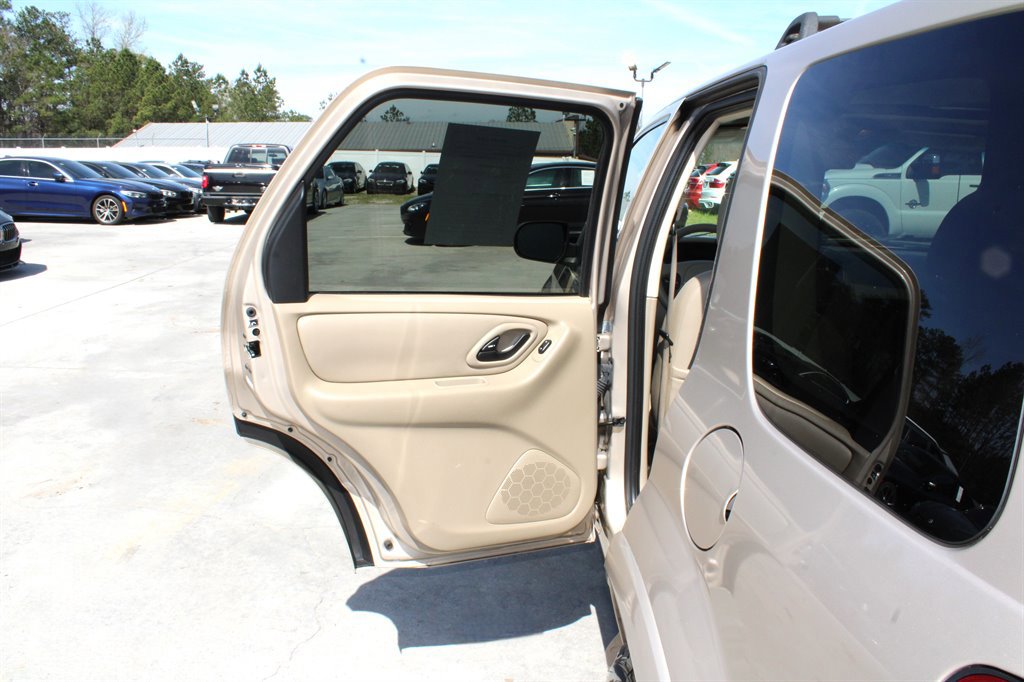 Used 2007 Ford Escape Limited image 31