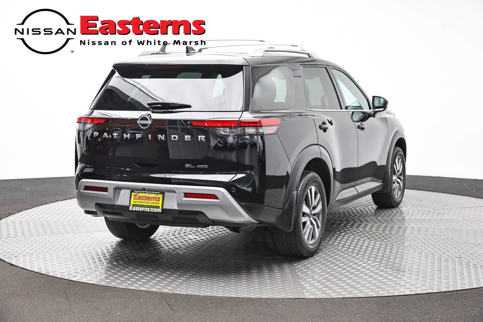 Used 2023 Nissan Pathfinder SL AWD/4WD image 5