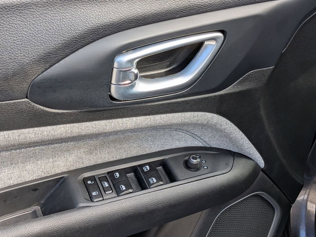 Used 2023 Jeep Compass Sport image 10