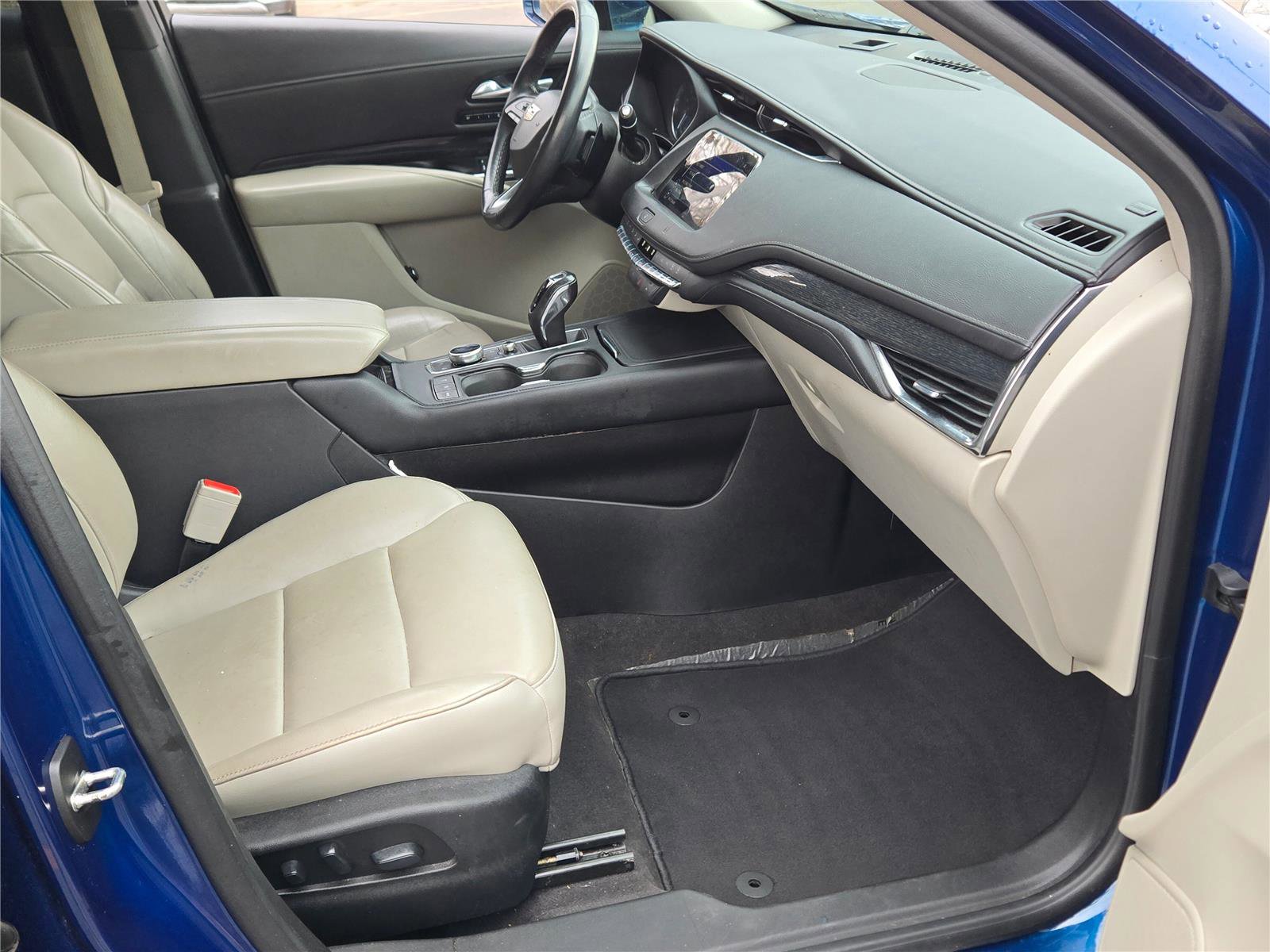 Used 2019 Cadillac XT4 Premium Luxury w/ Driver Awareness Package image 4