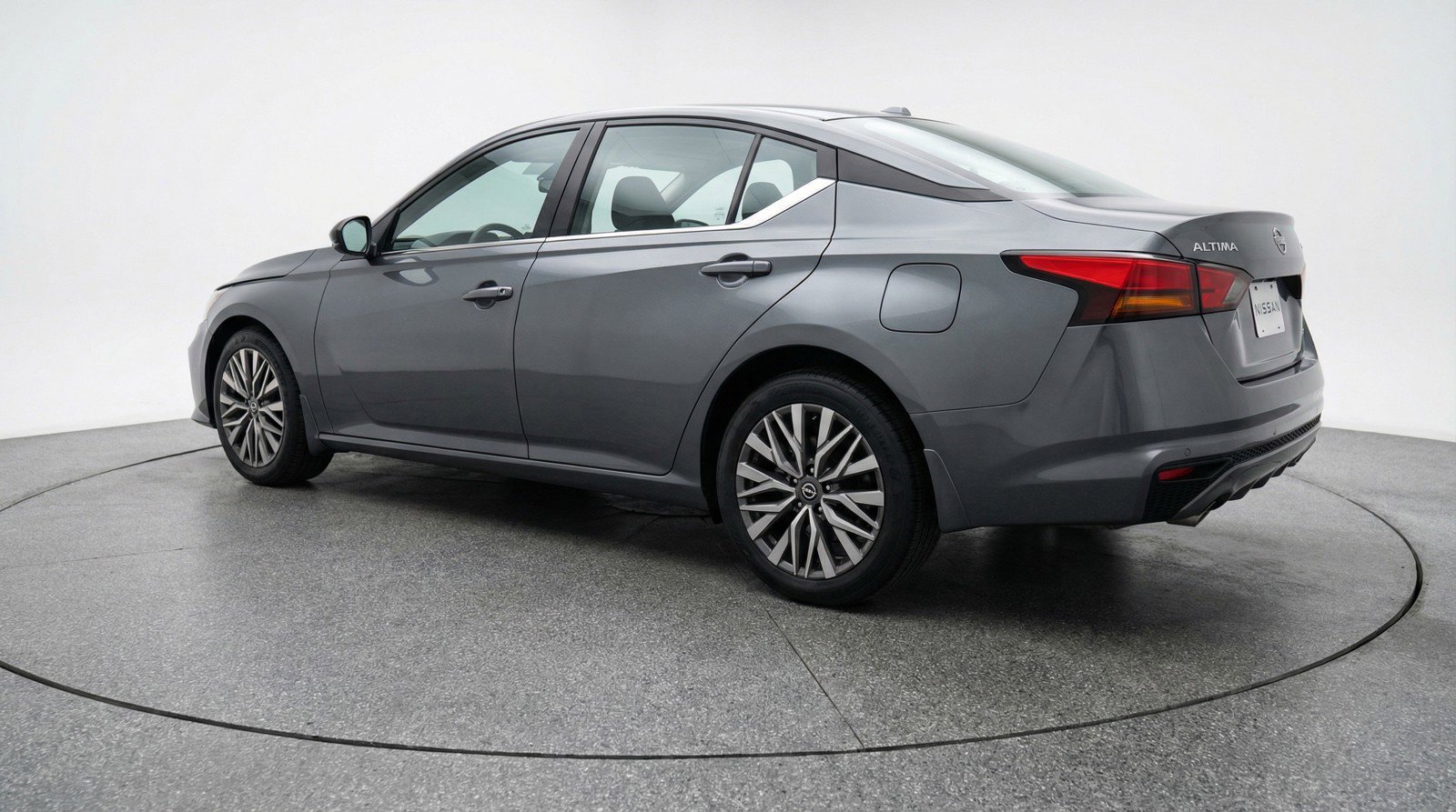 Used 2025 Nissan Altima 2.5 SV image 6