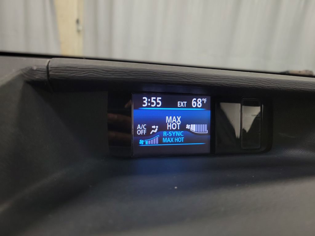 Used 2014 Toyota Sienna XLE image 21