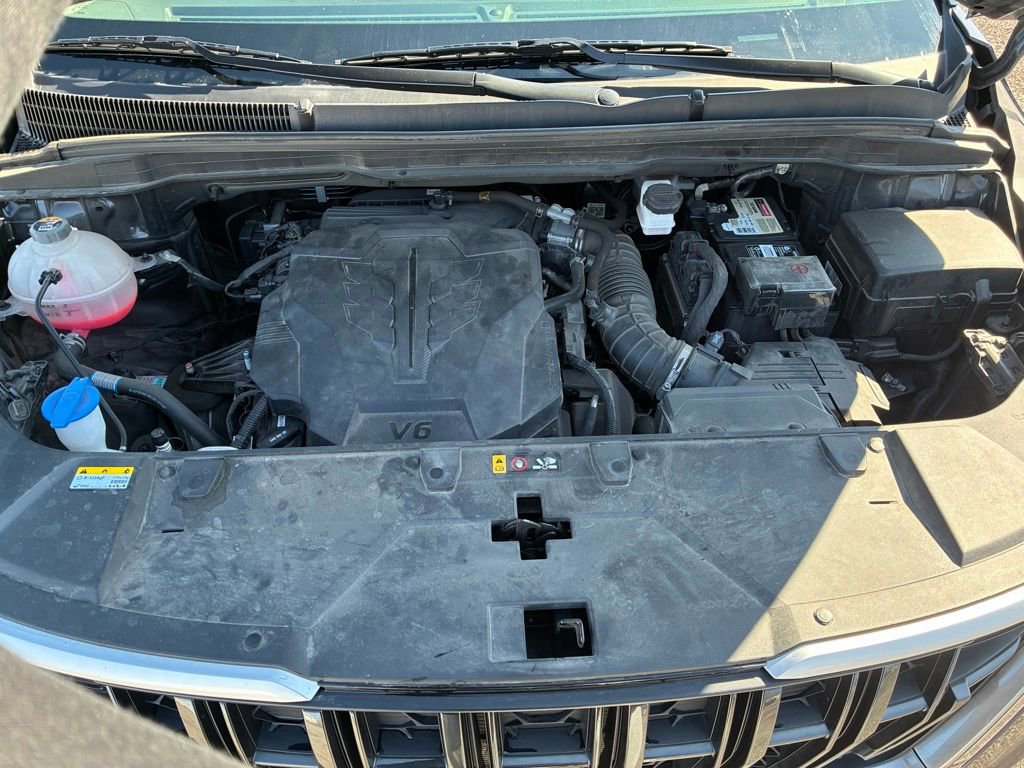 Used 2023 Kia Carnival LX image 20