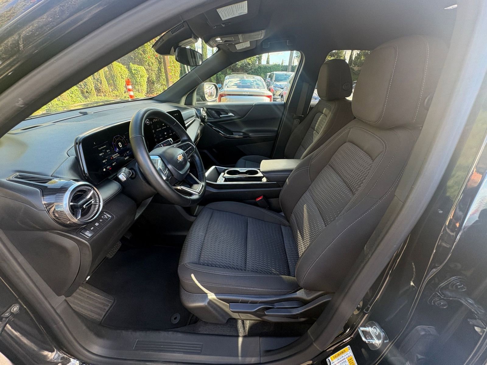 Used 2025 Chevrolet Equinox LT AWD/4WD image 28
