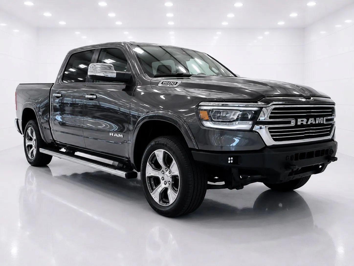 Used 2019 RAM 1500 Laramie AWD/4WD image 7