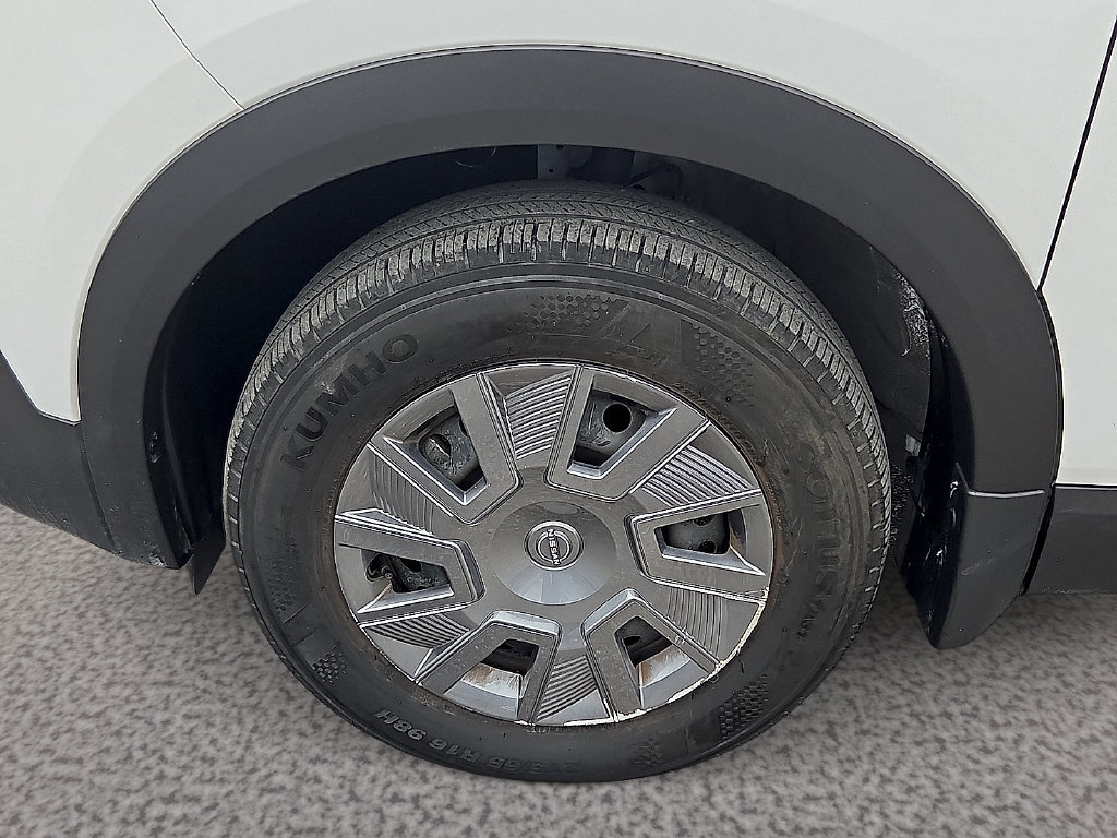 Used 2025 Nissan Kicks S FWD image 8