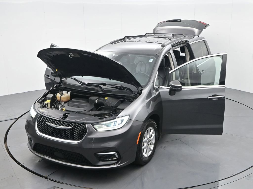 Used 2022 Chrysler Pacifica Touring-L image 37