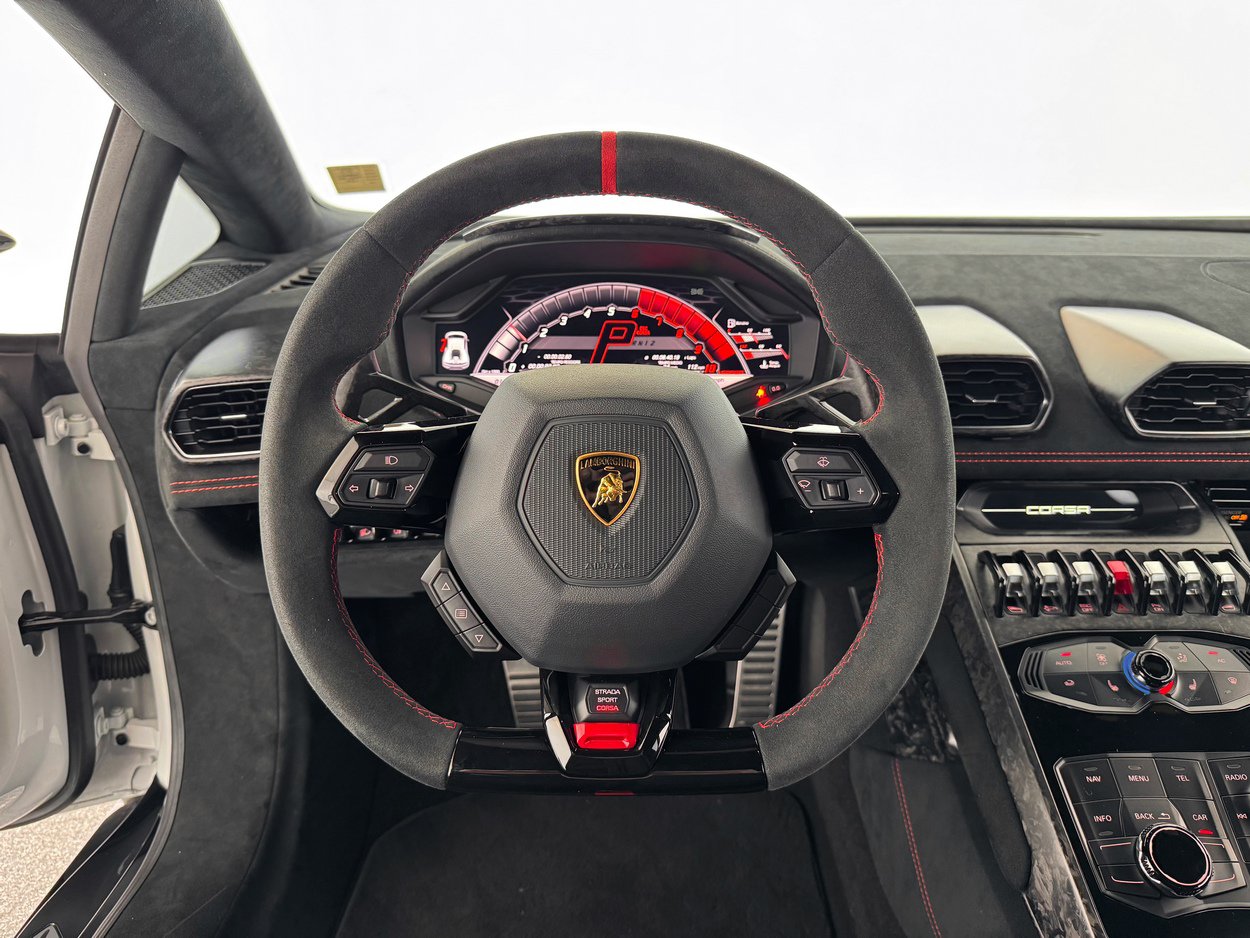 Used 2018 Lamborghini Huracan Performante AWD/4WD image 11