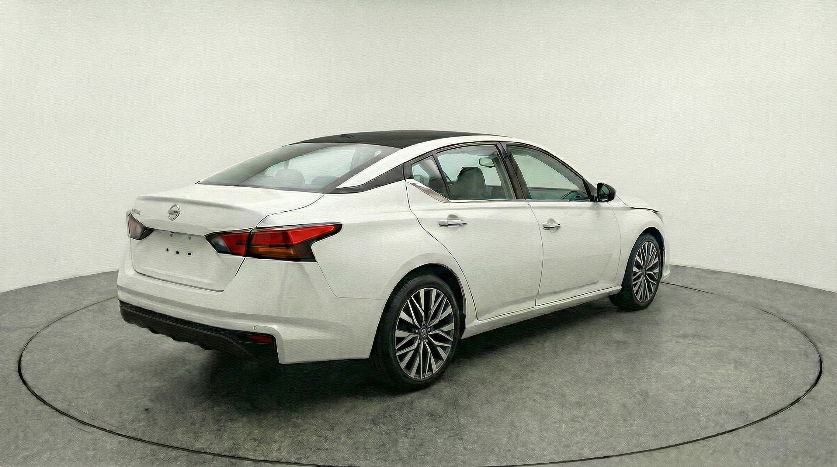 Used 2025 Nissan Altima 2.5 SV image 9