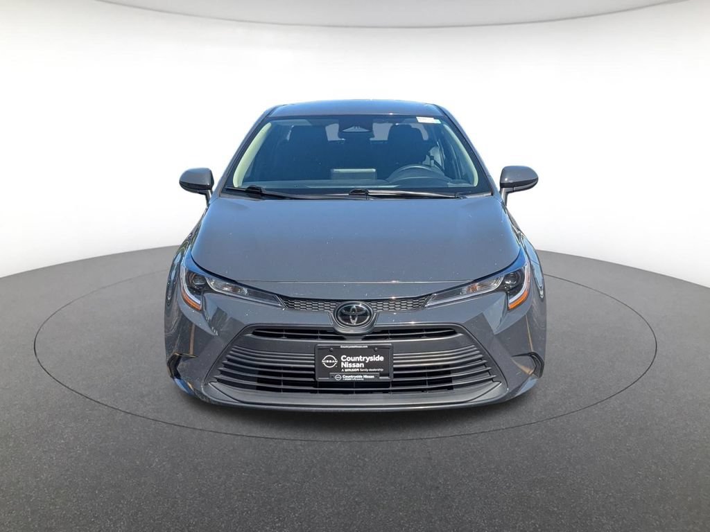 Used 2025 Toyota Corolla LE FWD image 2