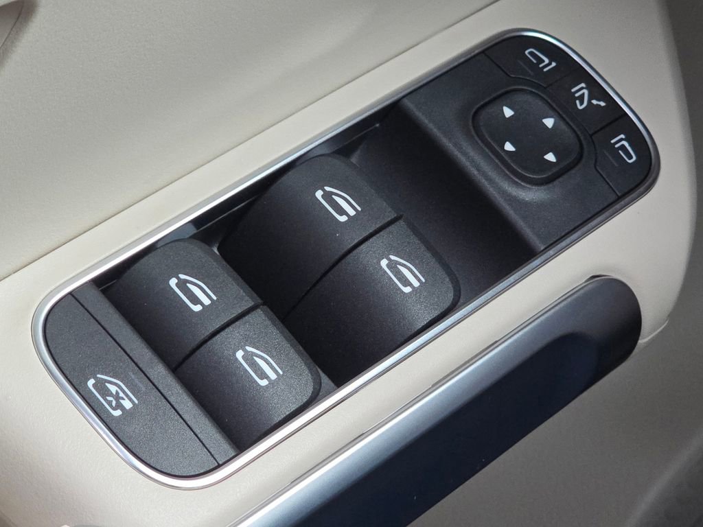 New 2026 Mercedes-Benz GLB 250 4MATIC image 28