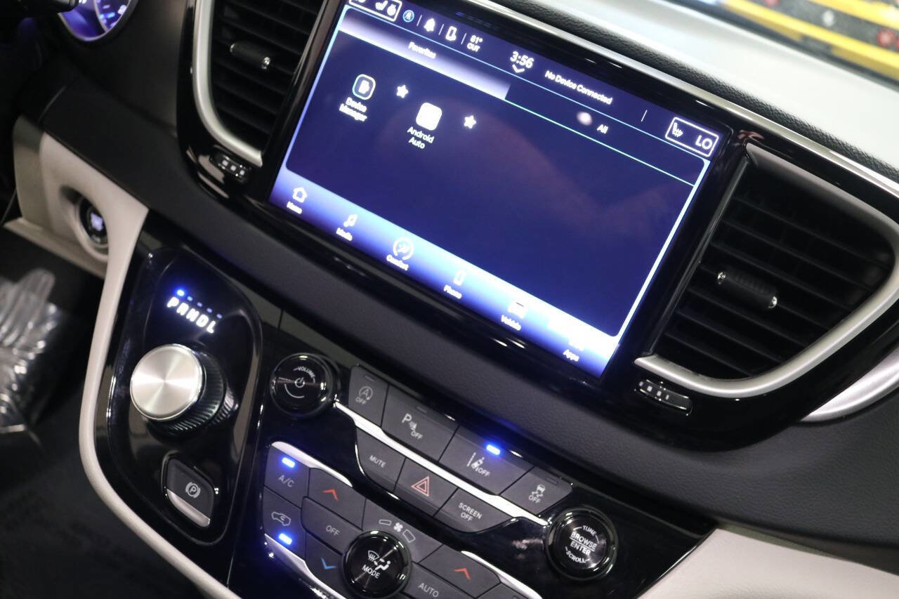 Used 2023 Chrysler Pacifica Touring-L image 69