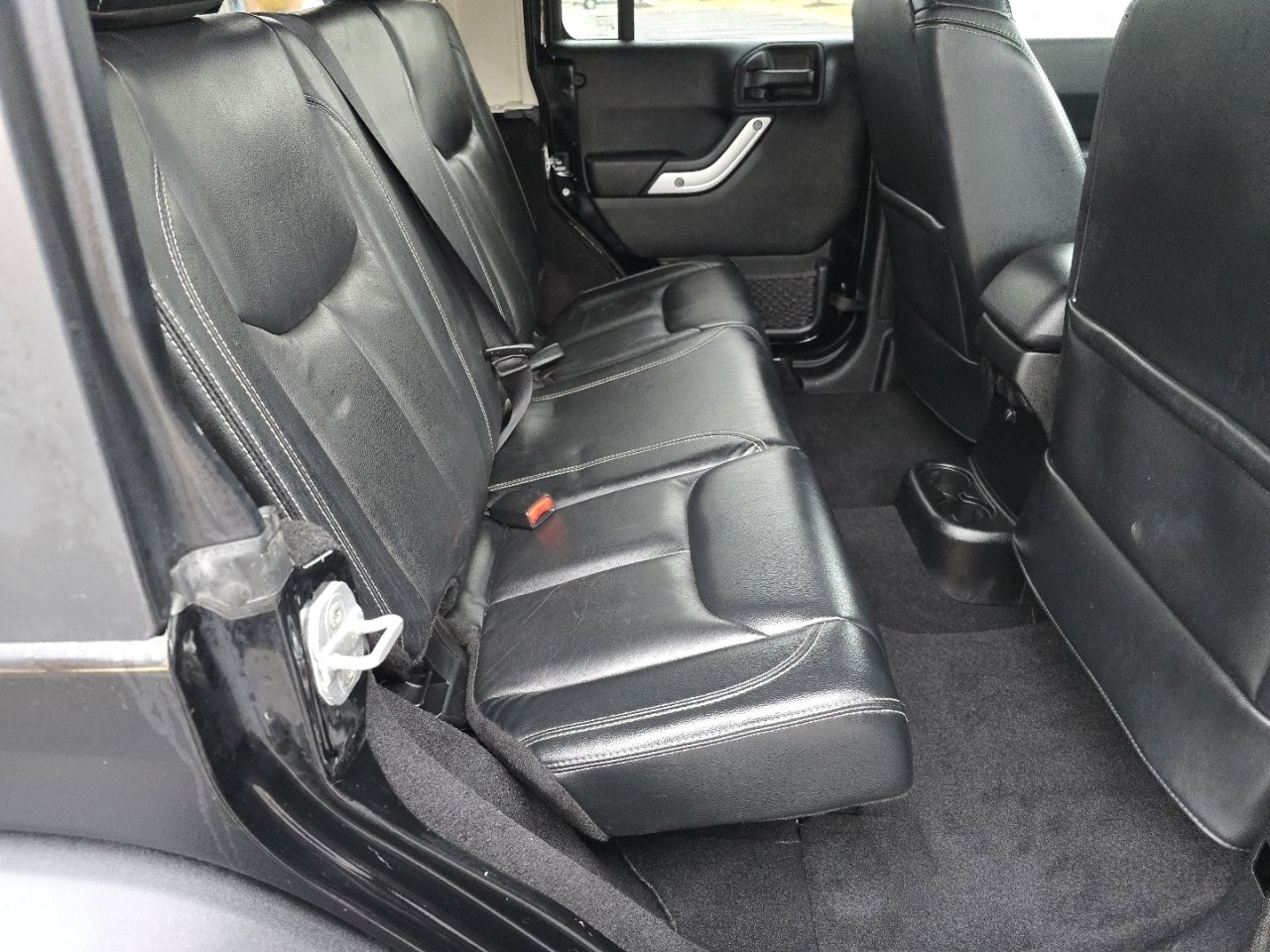 Used 2013 Jeep Wrangler Unlimited Rubicon w/ Connectivity Group image 18