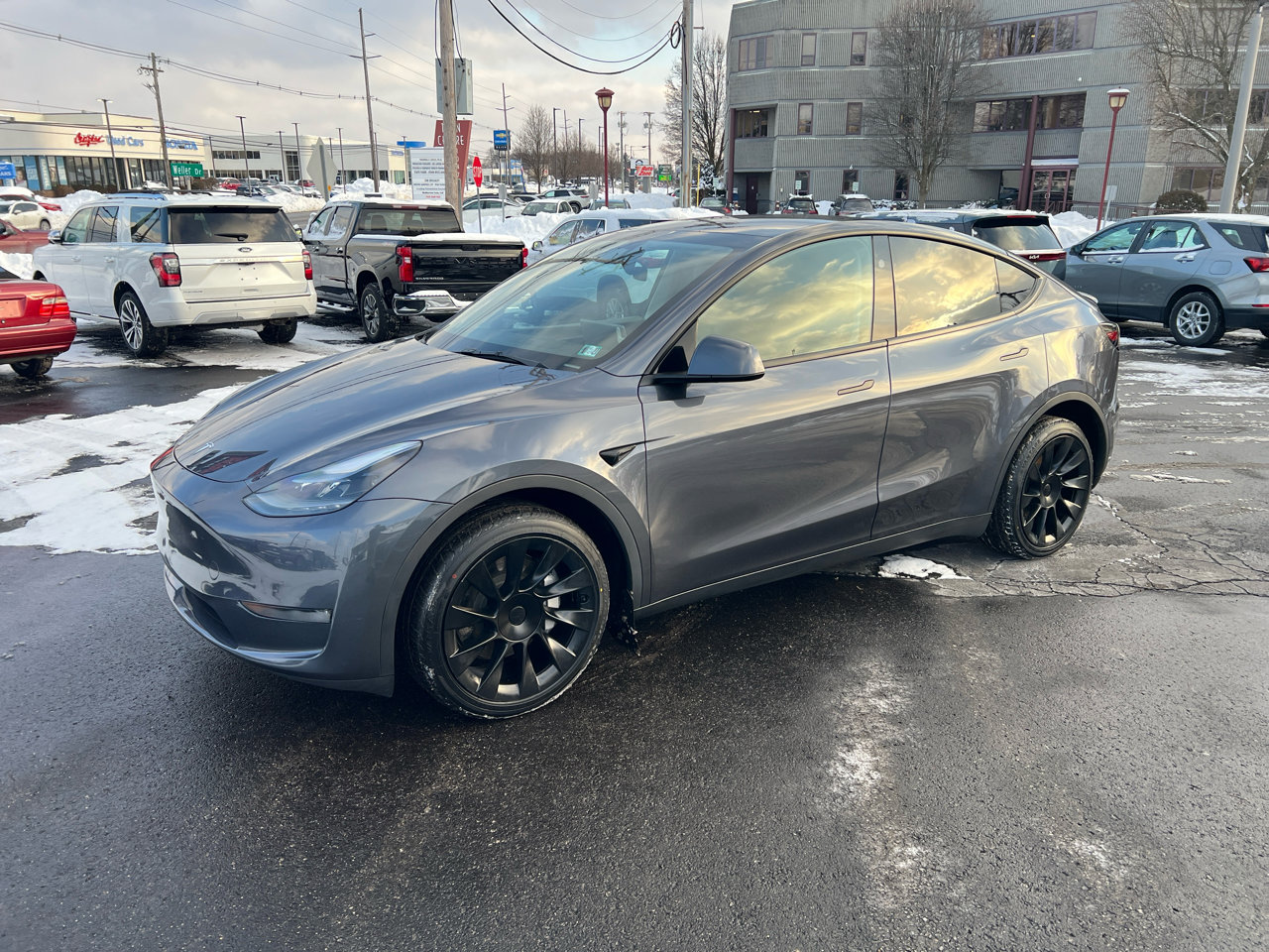Used 2024 Tesla Model Y Long Range image 1