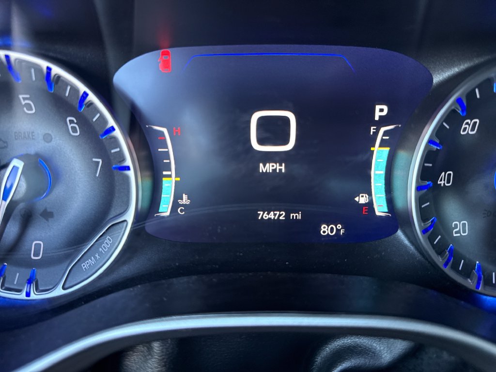 Used 2023 Chrysler Pacifica Touring-L FWD image 19