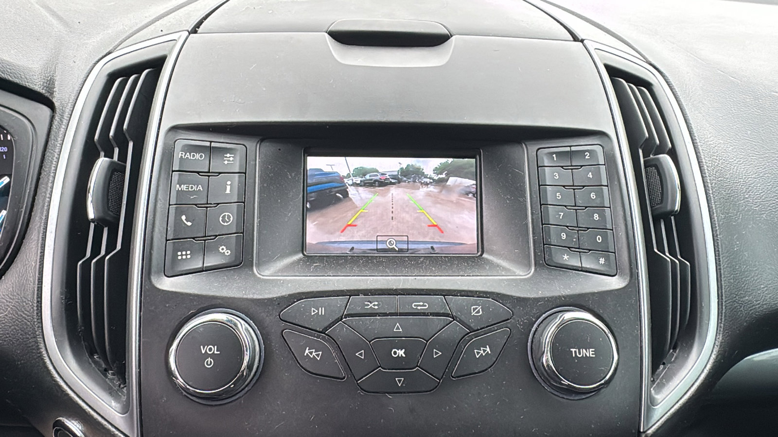 Used 2019 Ford Edge SE image 18