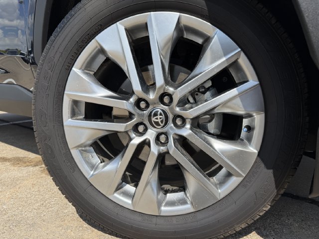Certified 2025 Toyota RAV4 XLE Premium FWD image 9