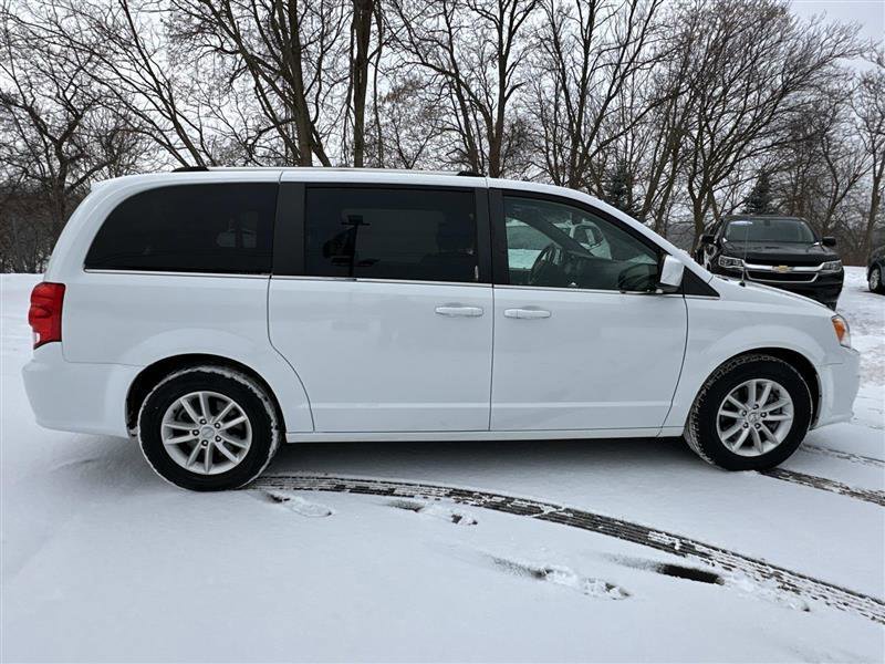 Used 2018 Dodge Grand Caravan SXT image 2