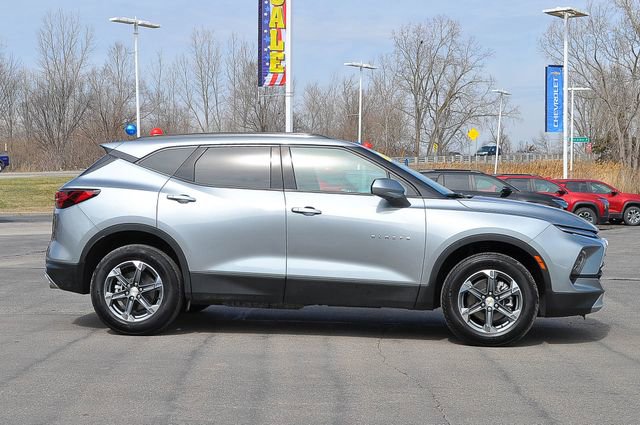 Used 2025 Chevrolet Blazer LT w/ Convenience Package image 2