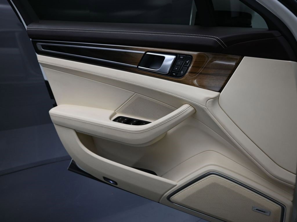 Used 2018 Porsche Panamera 4S image 7