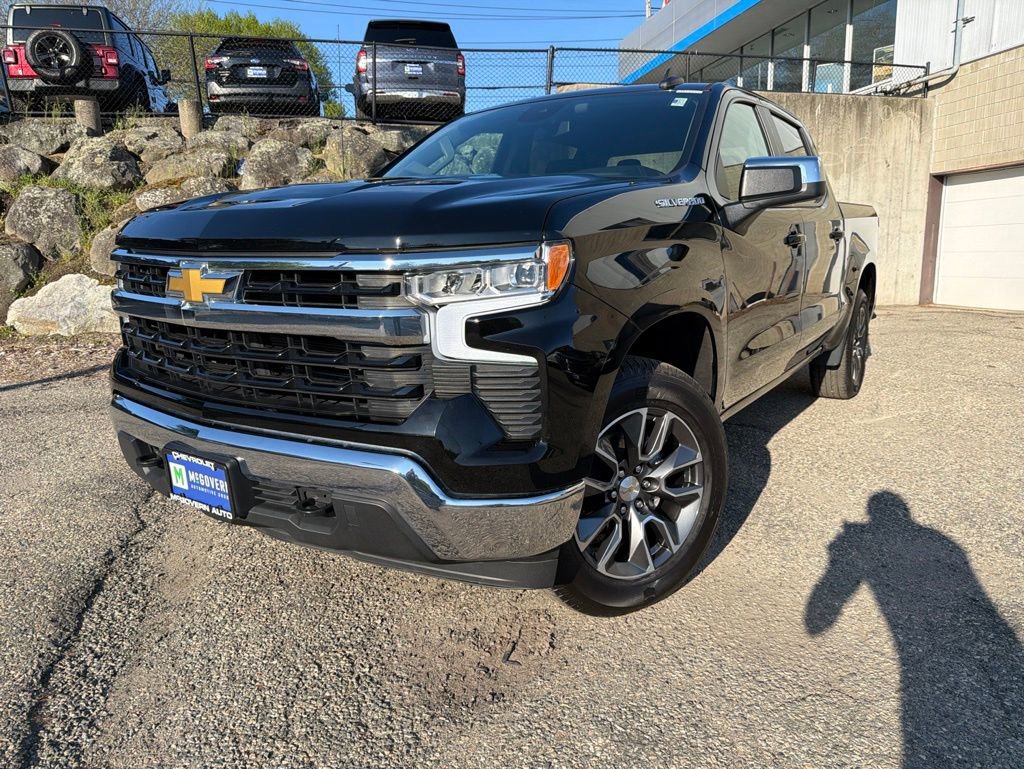 Used 2024 Chevrolet Silverado 1500 LT AWD/4WD image 2