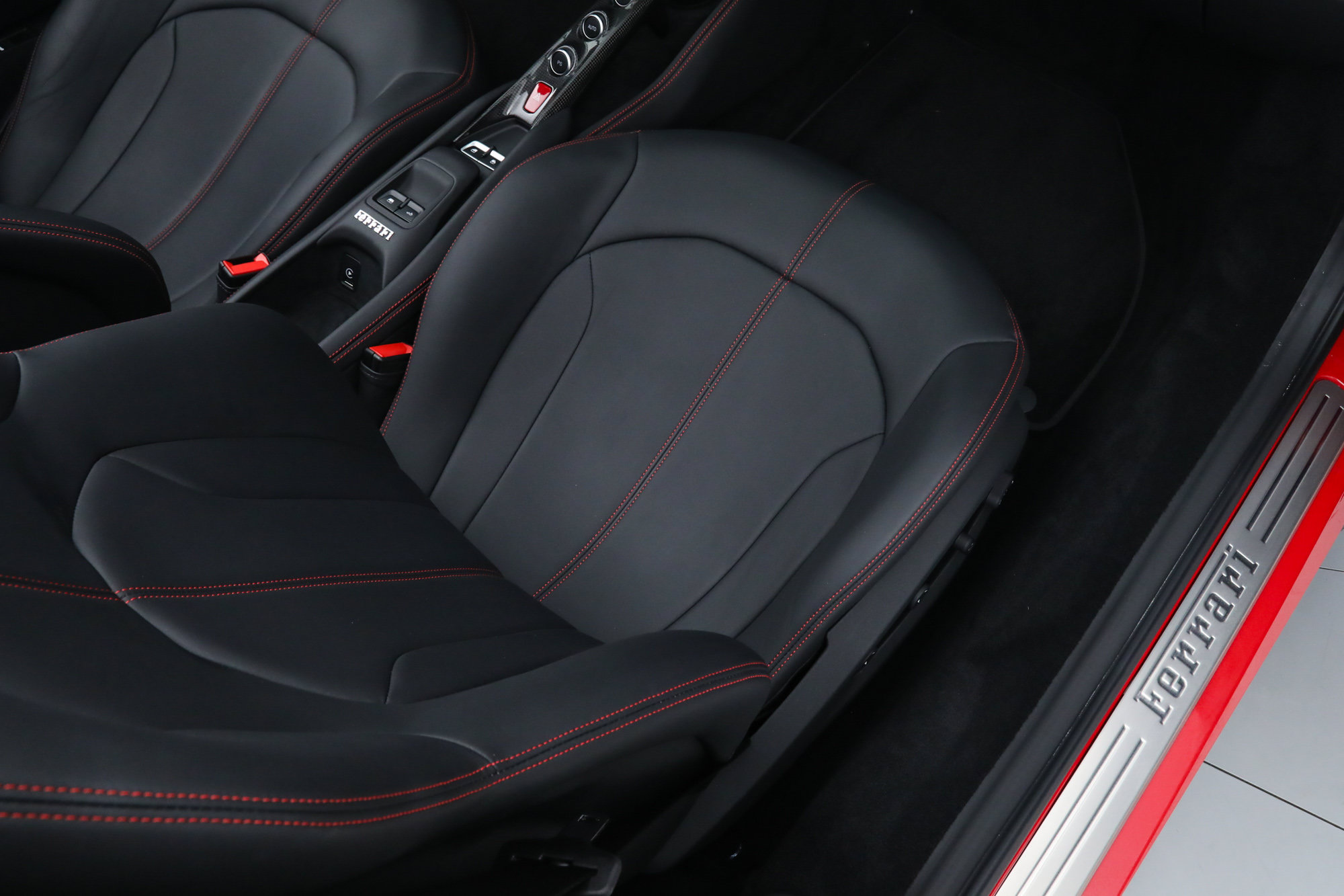 Certified 2023 Ferrari F8 Tributo RWD image 25