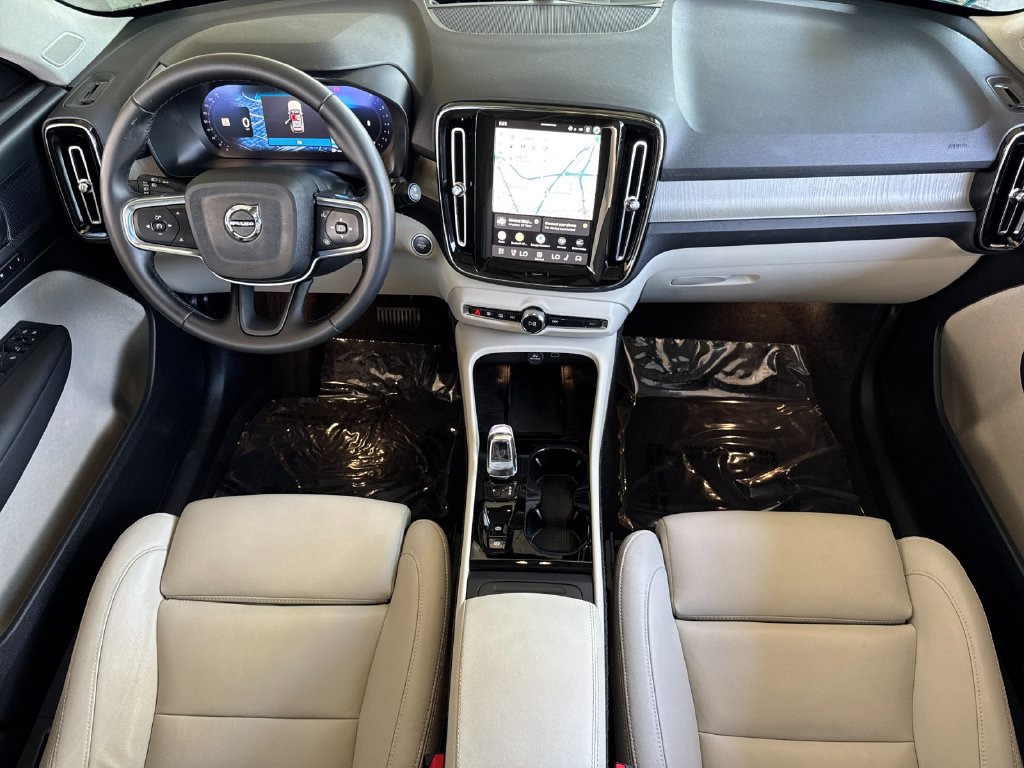 Certified 2026 Volvo XC40 B5 Plus AWD/4WD image 12