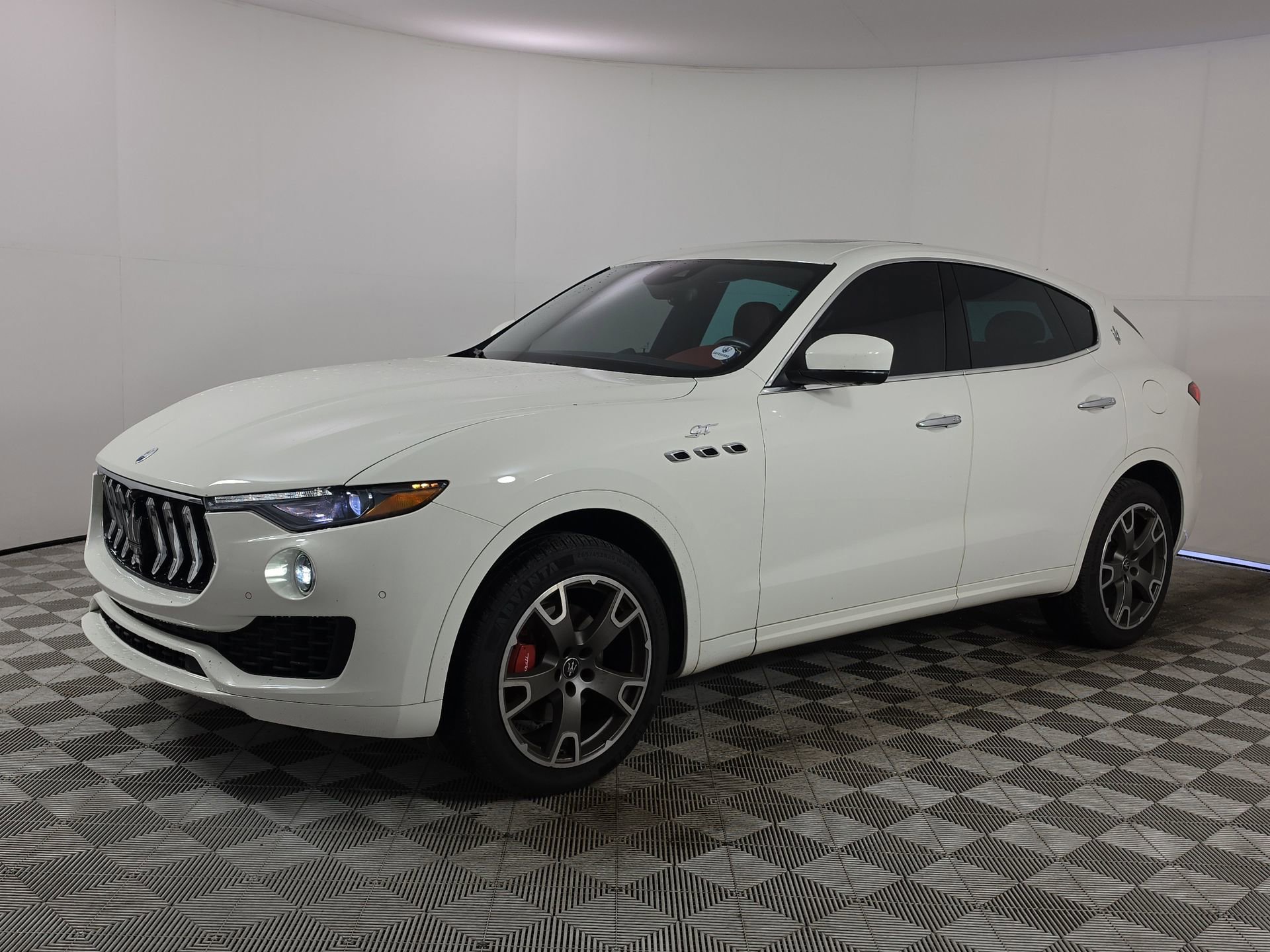 Used 2023 Maserati Levante GT AWD/4WD image 3