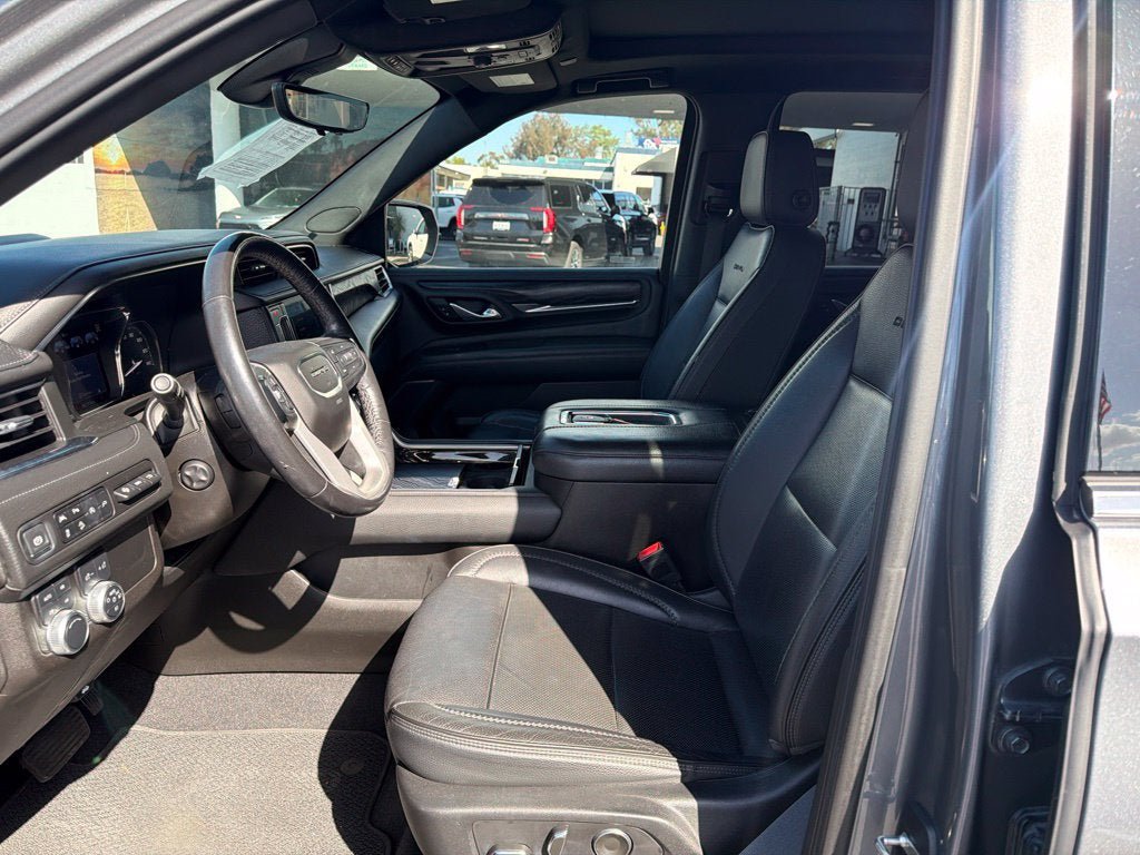 Used 2021 GMC Yukon Denali w/ Denali Premium Package AWD/4WD image 10