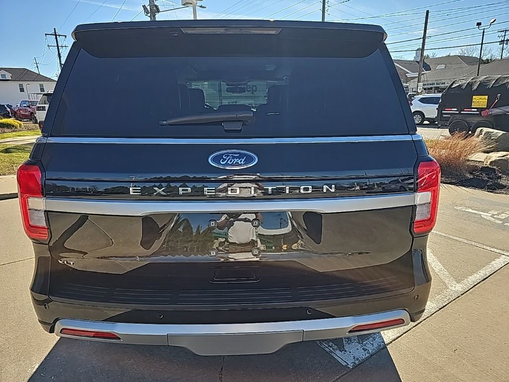 Used 2022 Ford Expedition XLT image 13