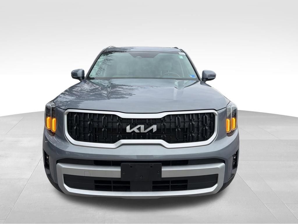 Used 2024 Kia Telluride EX w/ EX Captain's Chair Package image 10