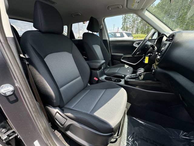 Used 2025 Kia Soul LX w/ LX Technology Package FWD image 24