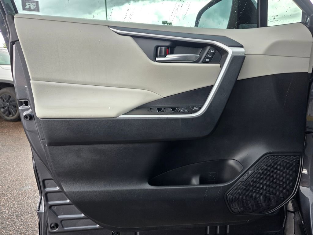 Used 2025 Toyota RAV4 XLE Premium image 24