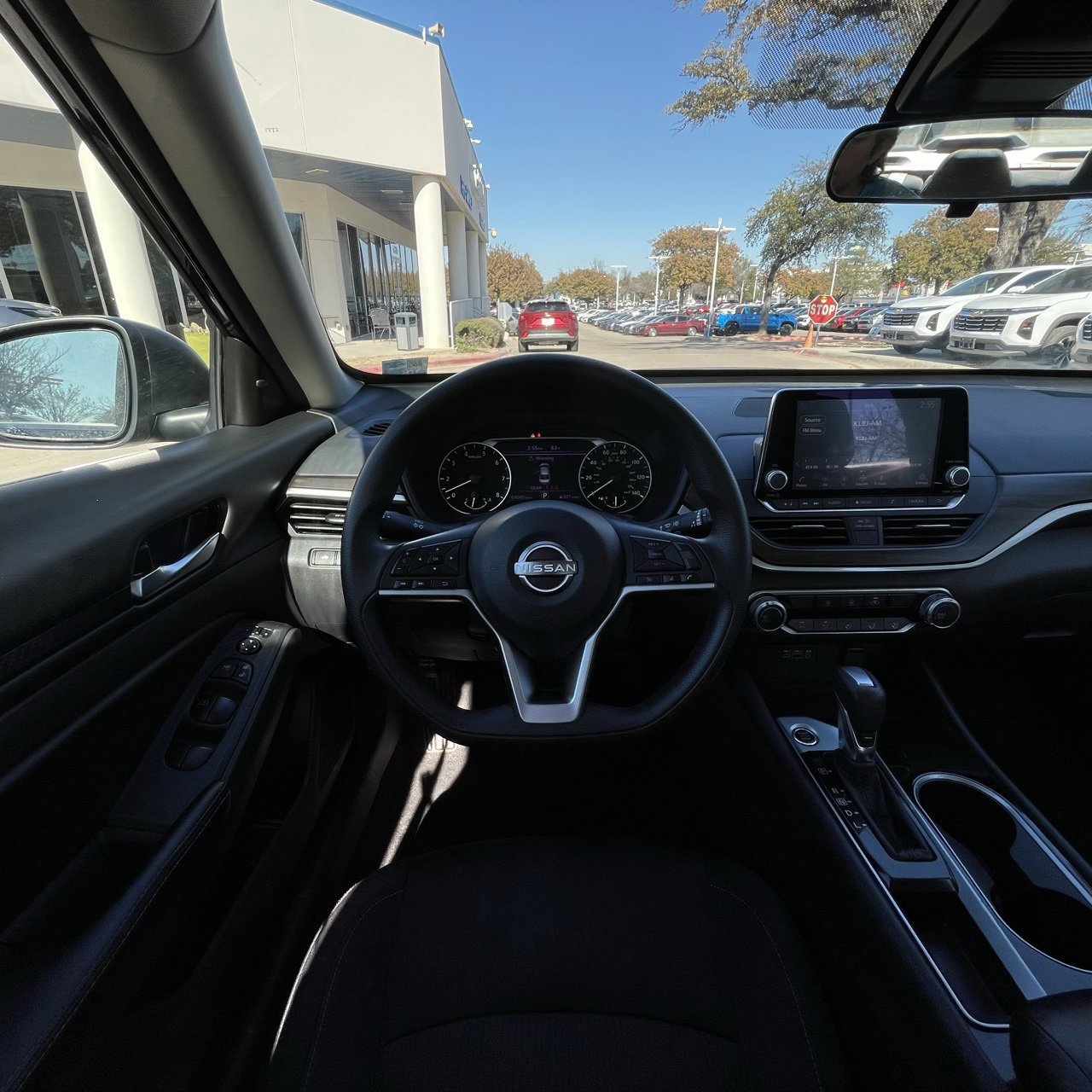 Used 2024 Nissan Altima 2.5 SV image 11