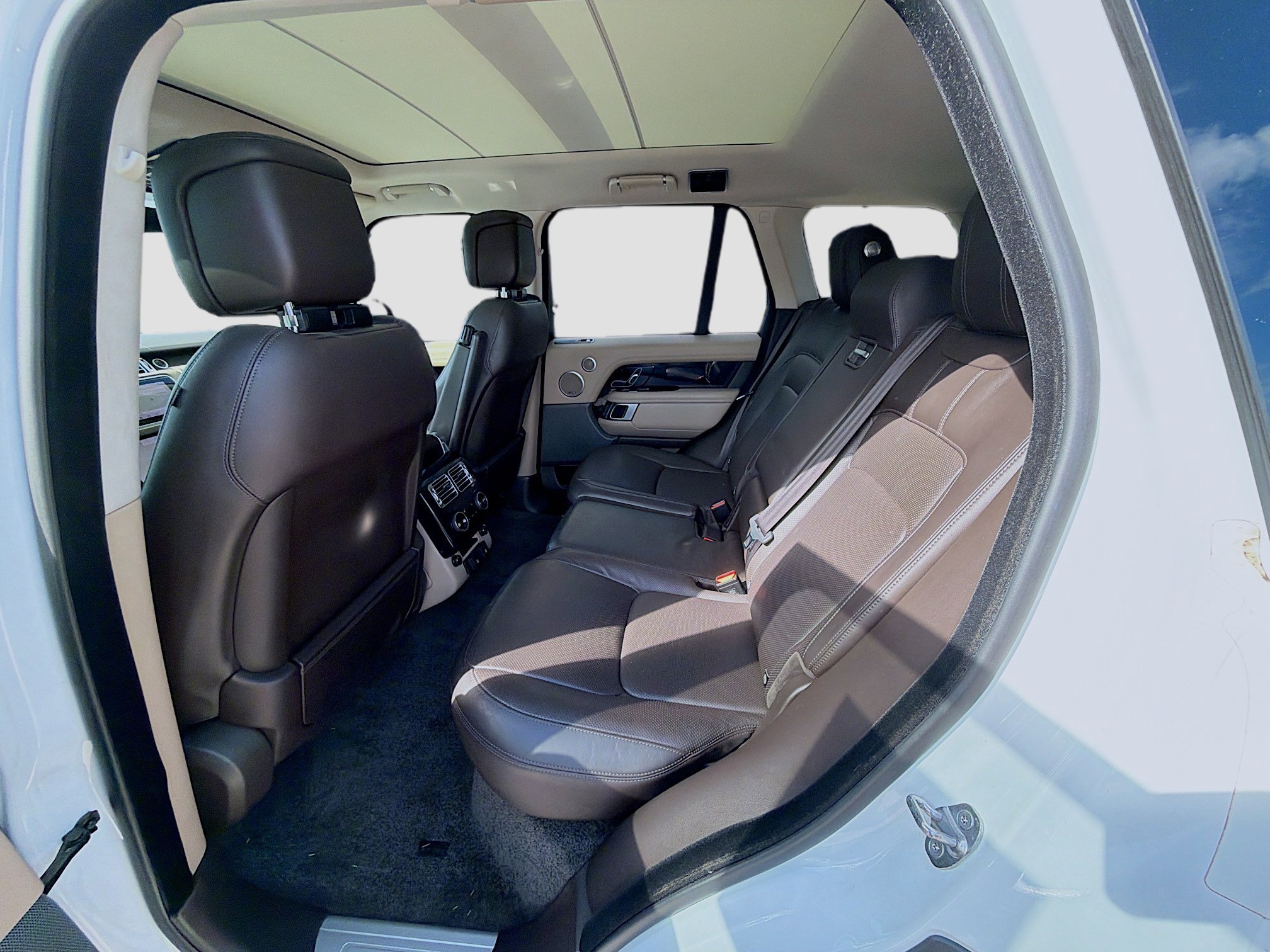 Used 2018 Land Rover Range Rover HSE image 24