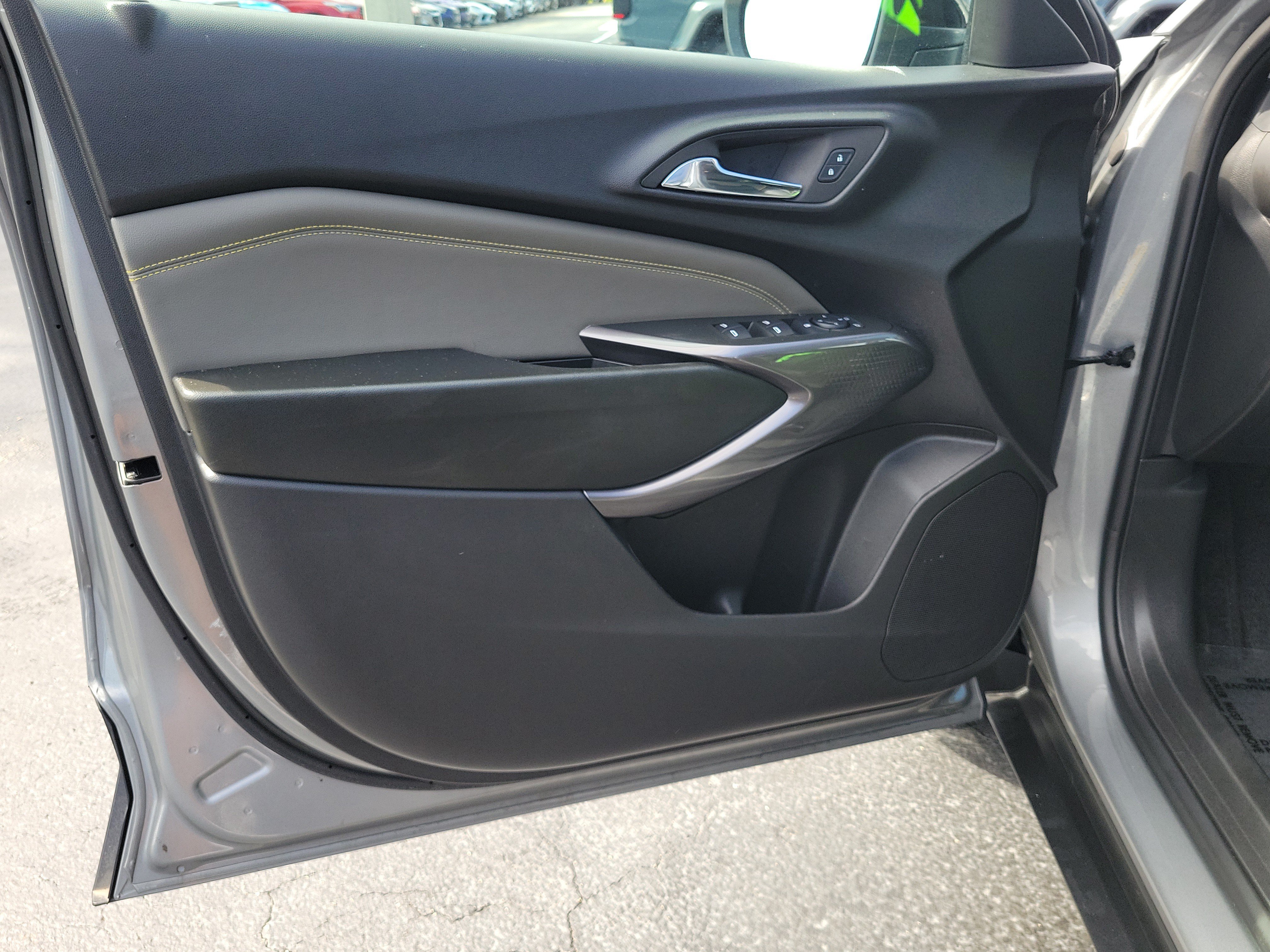Used 2025 Chevrolet Trax ACTIV w/ Sunroof Package FWD image 19