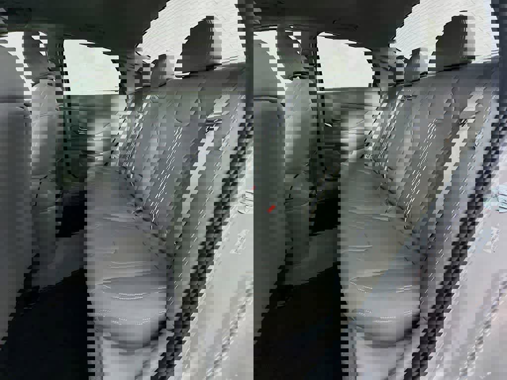 Used 2025 Hyundai Elantra SEL image 13