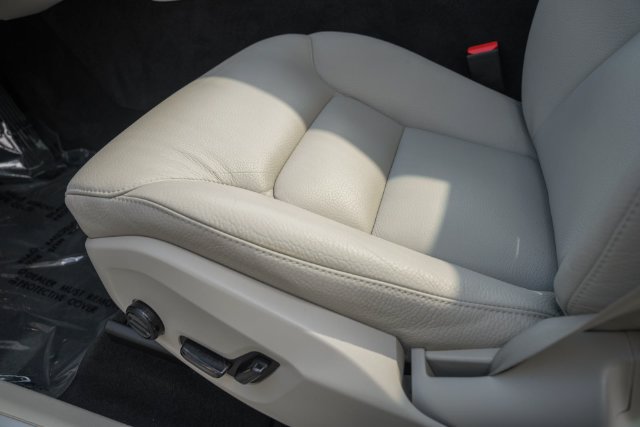 Certified 2023 Volvo XC60 B5 Plus w/ Climate Package AWD/4WD image 33
