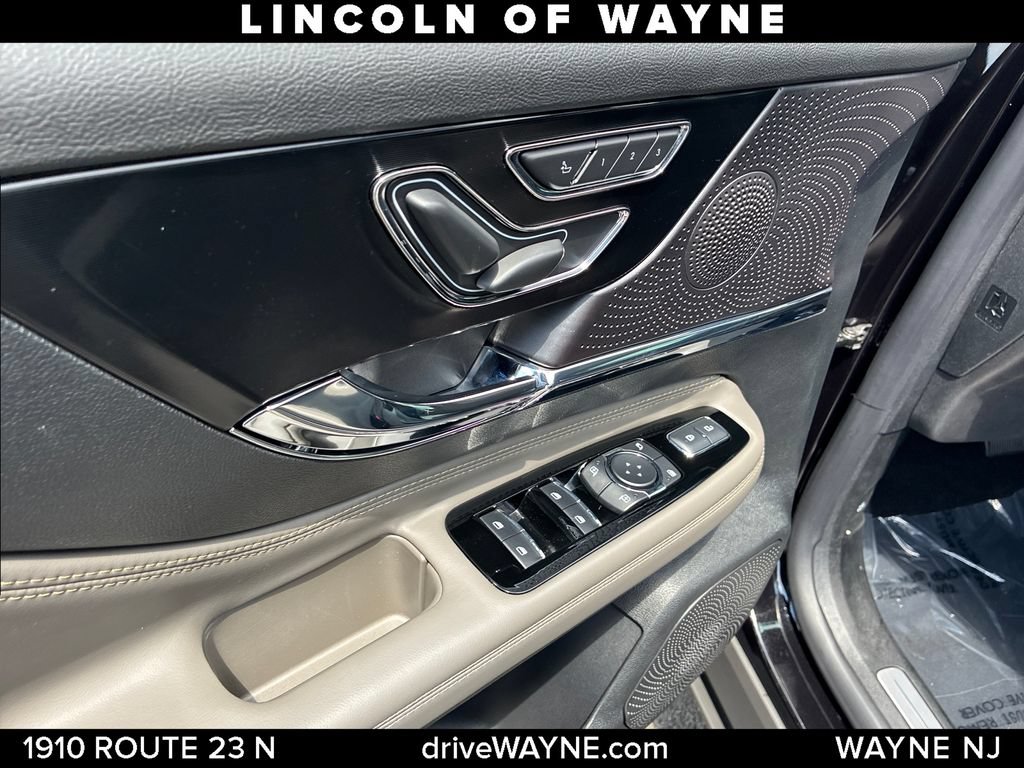 Certified 2025 Lincoln Corsair AWD w/ Equipment Group 101A image 14