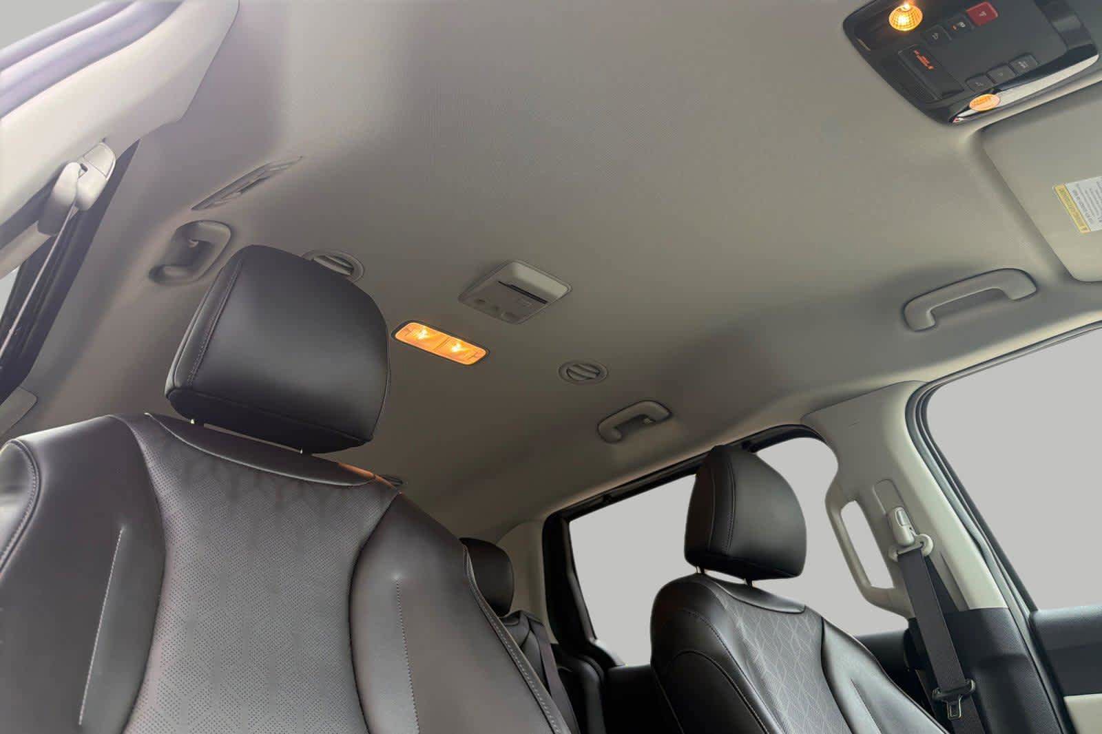 Used 2024 Kia Carnival EX FWD image 19