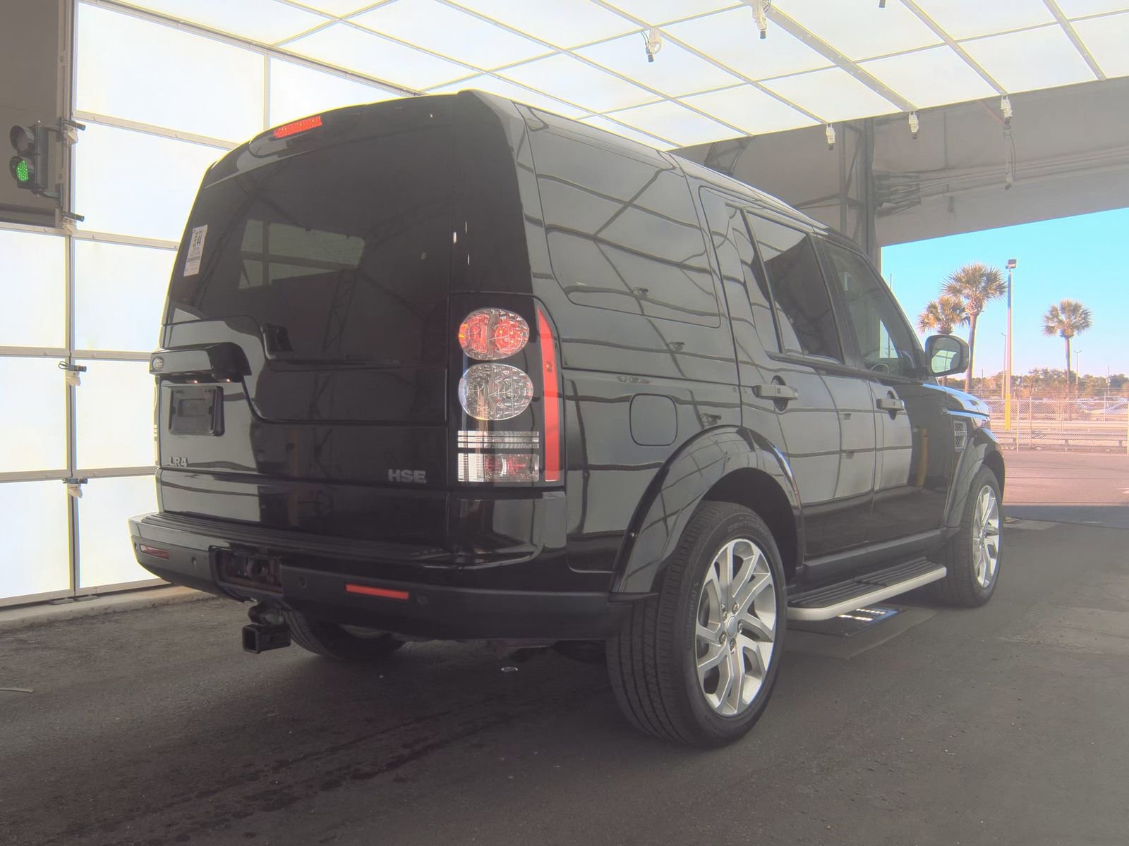 Used 2016 Land Rover LR4 HSE AWD/4WD image 6