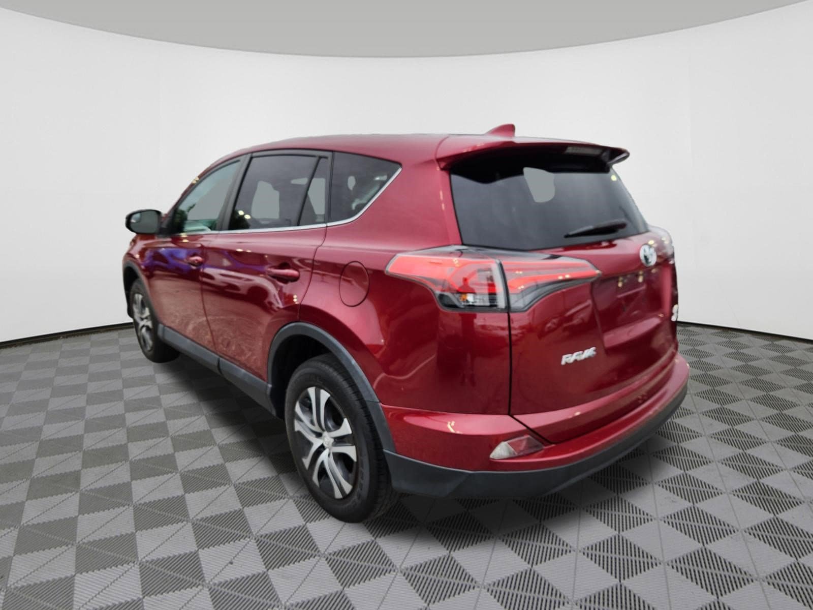 Used 2018 Toyota RAV4 LE w/ All Weather Liner Package AWD/4WD image 3