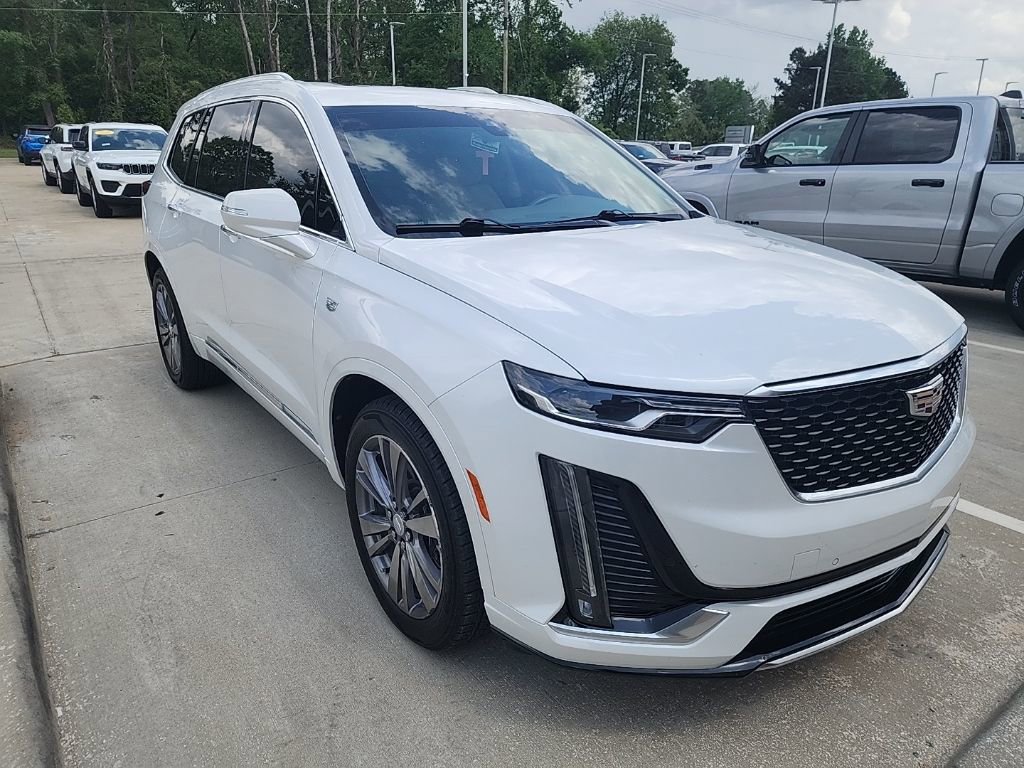 Used 2022 Cadillac XT6 Premium Luxury image 3