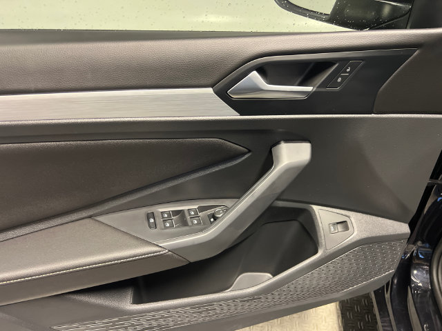Certified 2025 Volkswagen Jetta S FWD image 7